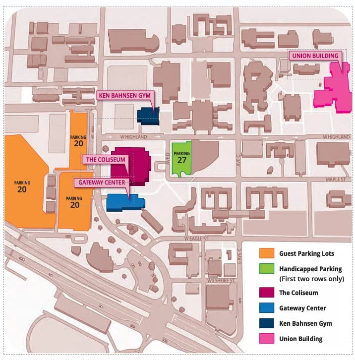 Mapa del campus de la University of North Texas en Denton. El UNT Coliseum está en el centro, con el Gateway Center justo al sur, el Ken Bahnsen Gym al norte y el Union Building al noreste. El estacionamiento para visitantes está en los lotes 20, al oeste del Coliseum; el estacionamiento para personas con discapacidad está en el lote 27, al este.